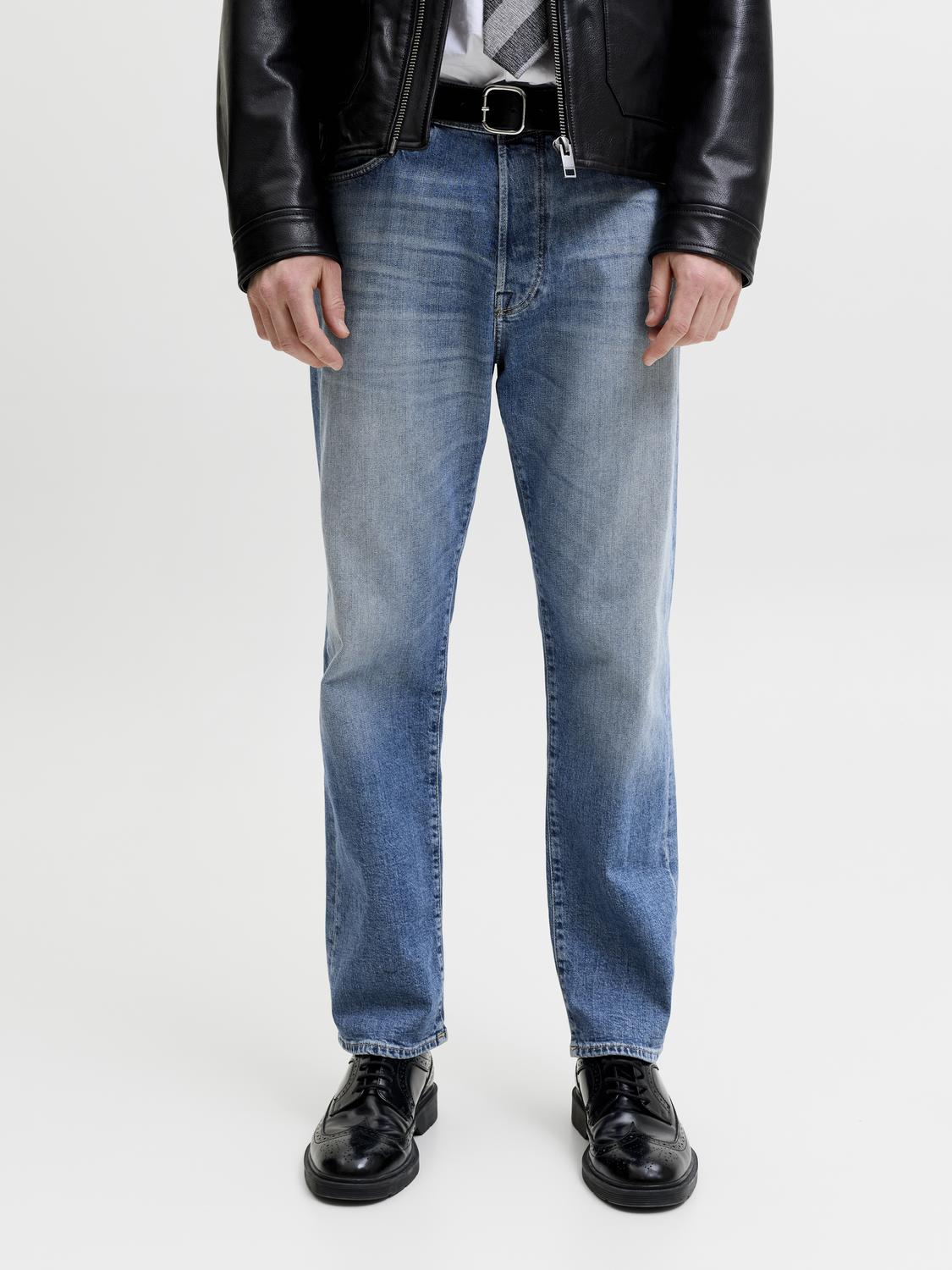model_shot-front